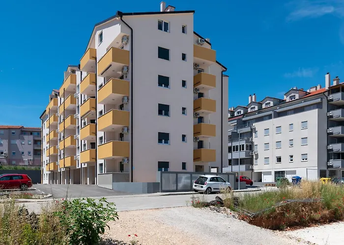 Apartments With A Parking Space Pula - 23290