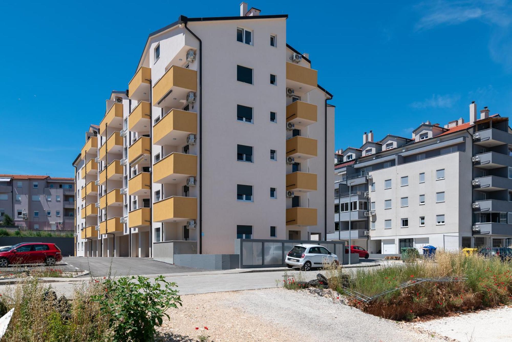 With A Parking Space - 23290 Pula