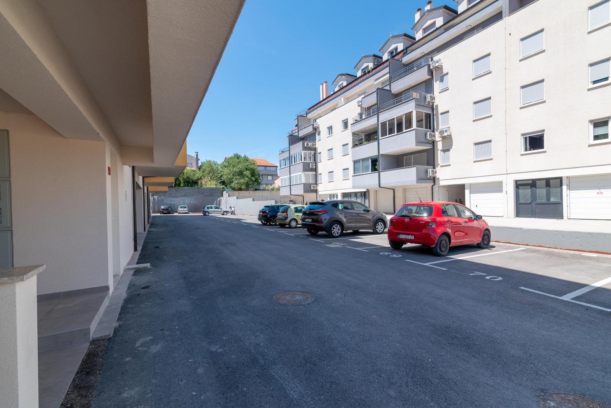 With A Parking Space - 23290 Apartman *