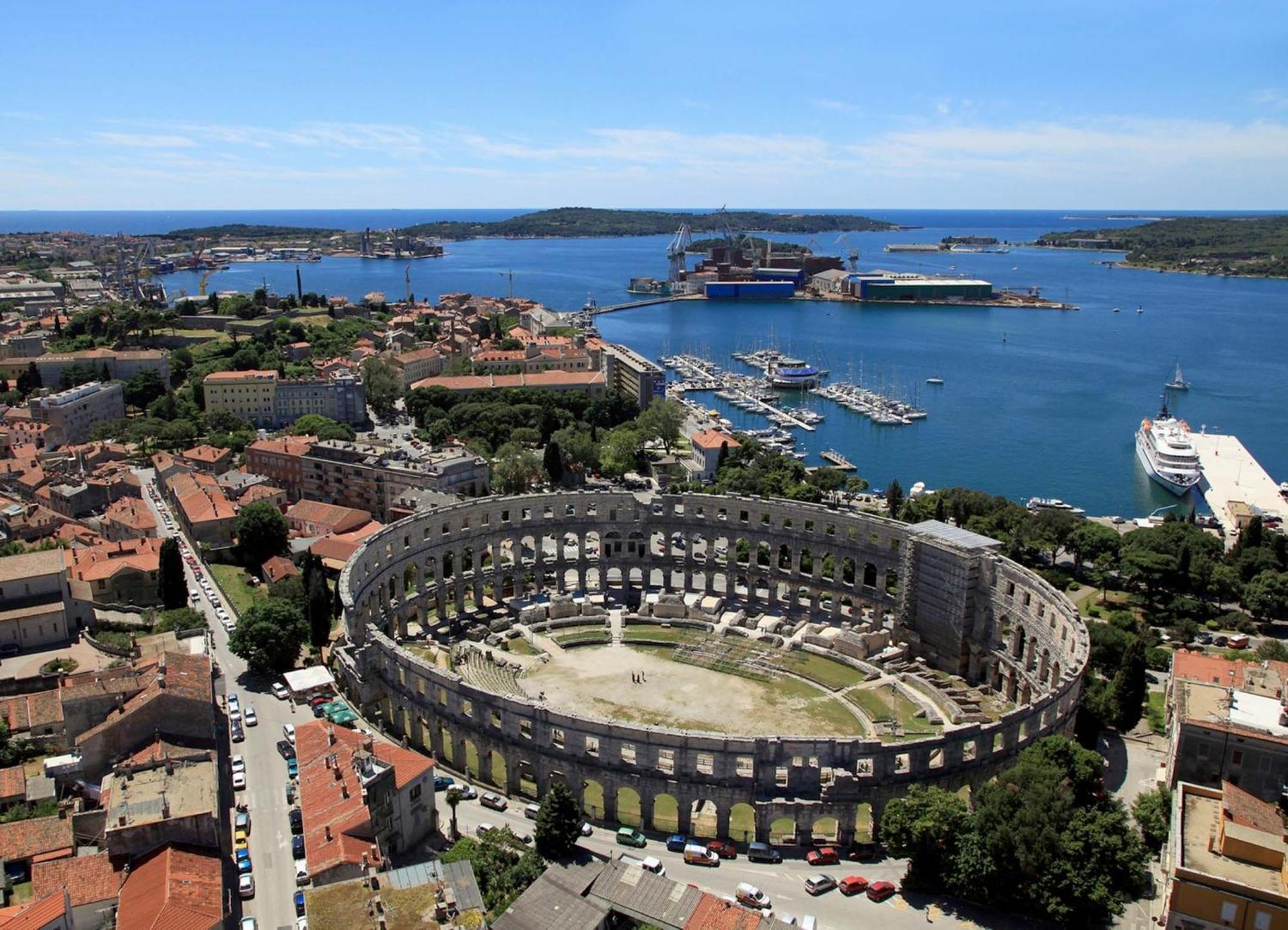 Apartment With A Parking Space - 23290 Pula